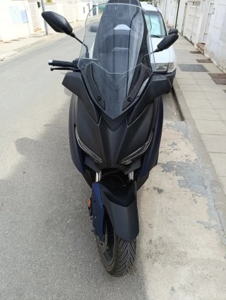 Yamaha XMAX 400C.C Maxi Scooter Azul.
