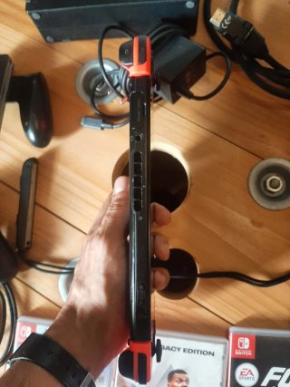 Nintendo Switch V1 + Accessori + 3 Giochi