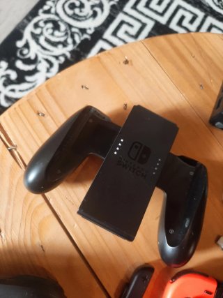 Nintendo Switch V1 + Accessori + 3 Giochi