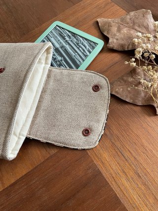 Custodia Kindle beige con leopardo
