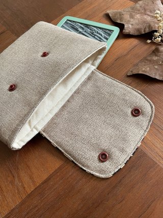 Custodia Kindle beige con leopardo
