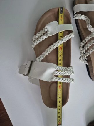Sandalias de corcho blancas y marrones