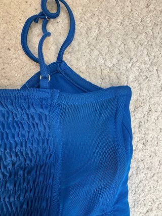 Top azul Pull&Bear con escote corazón