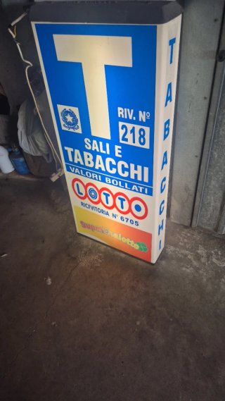 Insegna Tabaccheria T Sali e Tabacchi