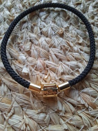 Bracciale Pandora Nero con Dettagli Oro