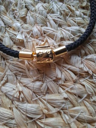 Bracciale Pandora Nero con Dettagli Oro