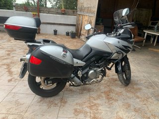 Suzuki V-Strom 650 DL Adventure Moto