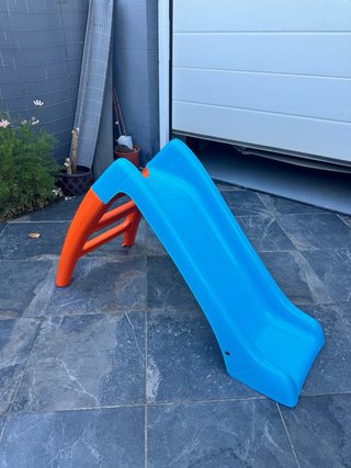 Tobogán infantil azul y naranja
