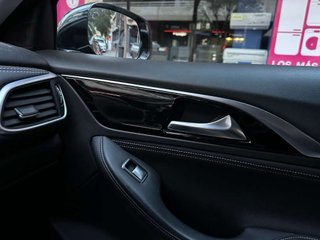 INFINITI qx30
