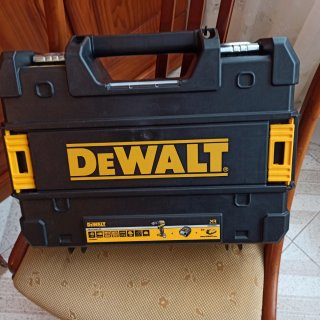Taladro percutor de uso profesional Dewalt