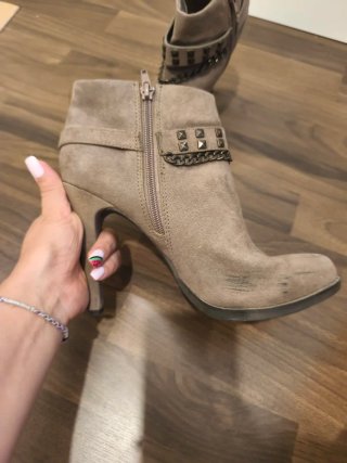 Botines Sara F. marrón con cadena