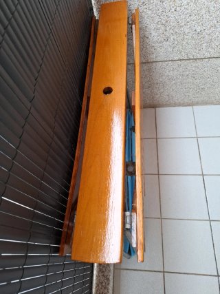 Mesa redonda de madera y aluminio plegable