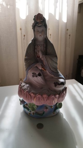 Figura Kuan Yin Porcelana Loto