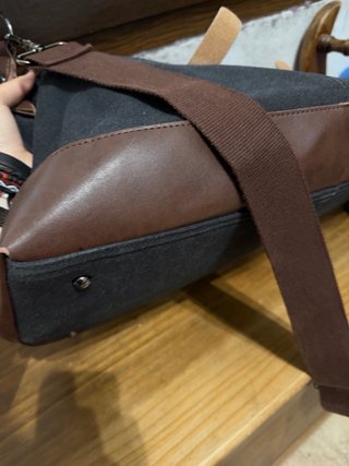 Bolsa de viaje negra y marrón