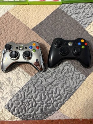 Xbox 360 con 2 mandos y 5 juegos