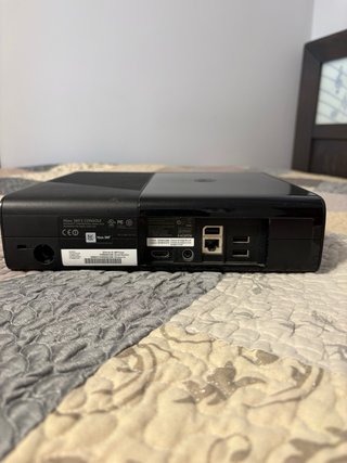 Xbox 360 con 2 mandos y 5 juegos