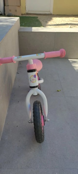 Bicicleta infantil sin pedales rosa