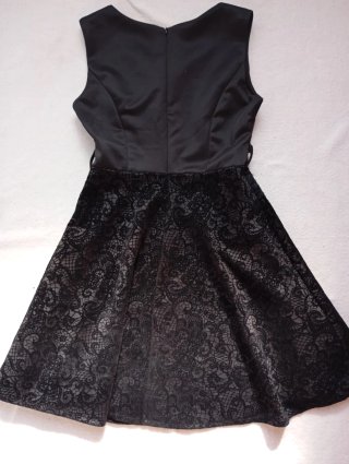 Vestido negro formal con encaje