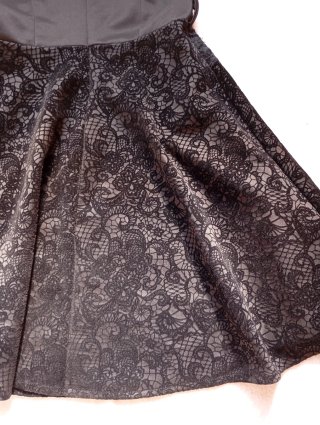 Vestido negro formal con encaje