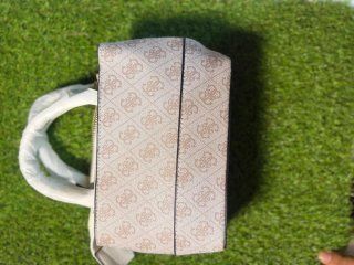 Bolso Guess Beige y Dorado