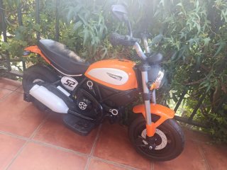 Moto Eléctrica Infantil Naranja y Negra