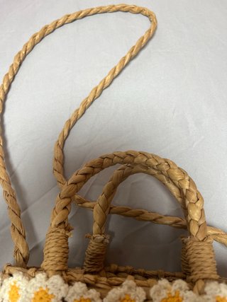 Bolso de paja con flores para niña