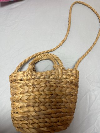Bolso de paja con flores para niña