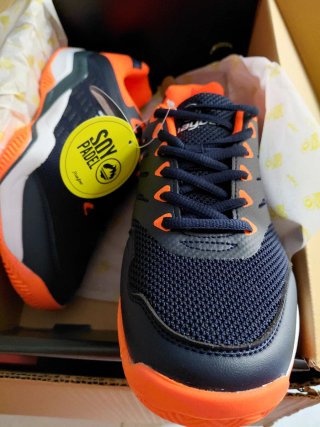 Zapatillas pádel Jhayber negras y naranjas