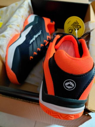 Zapatillas pádel Jhayber negras y naranjas