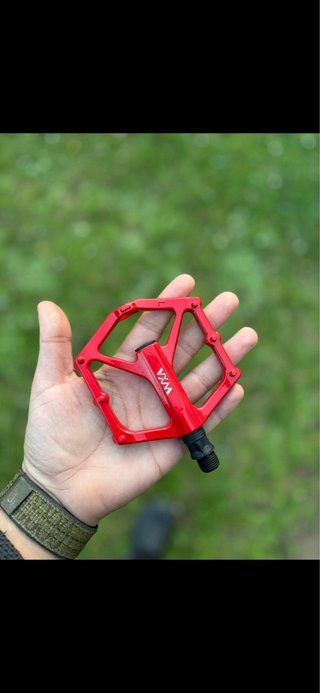 Pack Pedales y Puños Rojos Bicicleta