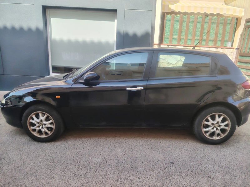 Alfa Romeo 147 2003 - foto 1
