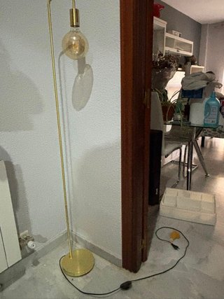 Lámpara de luz cálida dorada