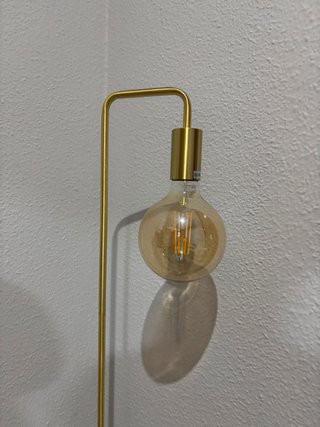 Lámpara de luz cálida dorada