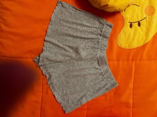 Pantalón corto gris canalé