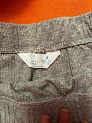 Pantalón corto gris canalé