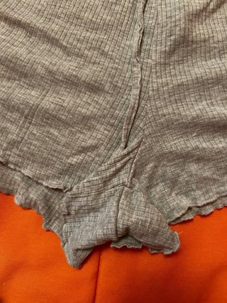 Pantalón corto gris canalé