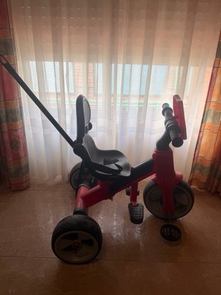 Triciclo infantil con pedales