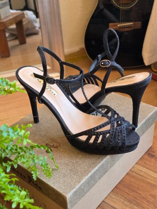 Sandalias Alma en Pena Negras Tacon