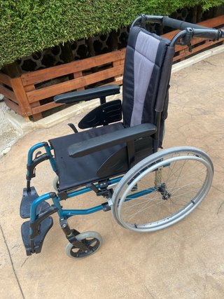 Silla de ruedas Invacare aluminio con frenos