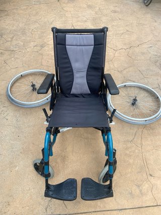 Silla de ruedas Invacare aluminio con frenos