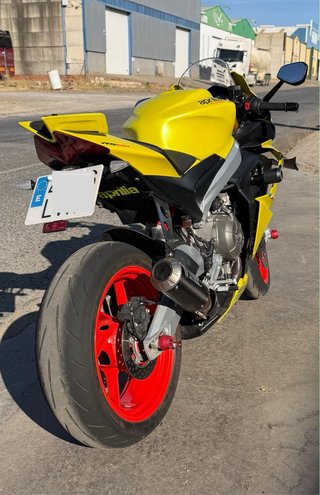 Aprilia RS 660 Amarilla y Negra