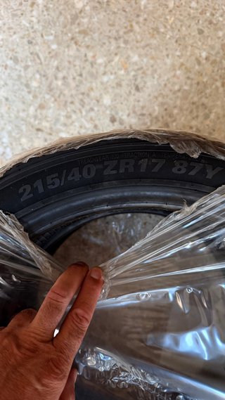 Neumáticos 215/40 ZR17 87Y Nuevos