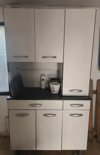 Mueble de cocina blanco y negro
