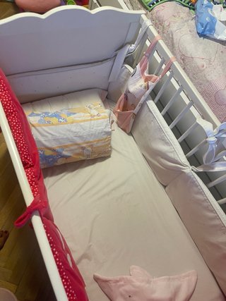 Cuna de bebé blanca