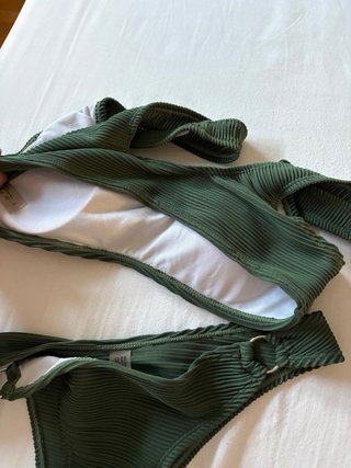 Bikini verde oliva con textura