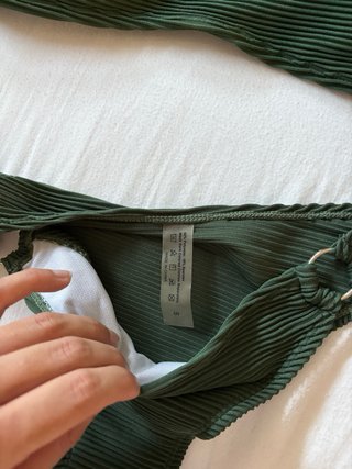 Bikini verde oliva con textura