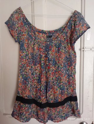 Vestido floral verde y rojo
