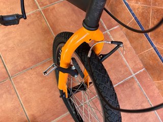 Bicicleta BMX Negra y Naranja