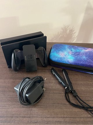¡CÓMO NUEVA! Nintendo Switch + Accesorios