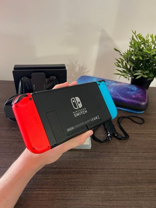 ¡CÓMO NUEVA! Nintendo Switch + Accesorios
